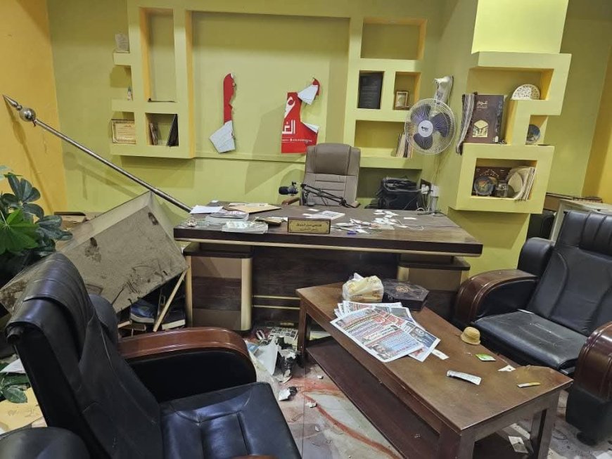 رئيس تحرير موقع «منبر الأخبار» يعلن تضامنه الكامل مع الزميل فتحي بن لزرق رئيس تحرير صحيفة «عدن الغد» ويدين اقتحام مقرهم