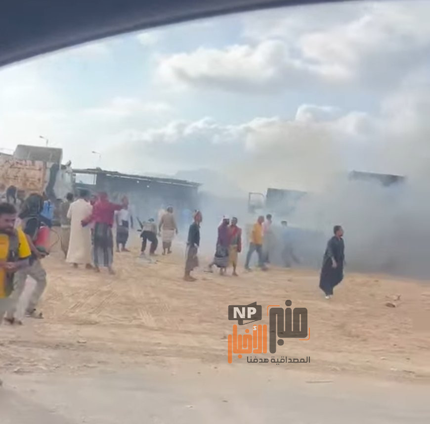 عاجل: حريق ضخم يلتهم عددا من القواطر في مخرج ميناء الحاويات بعدن