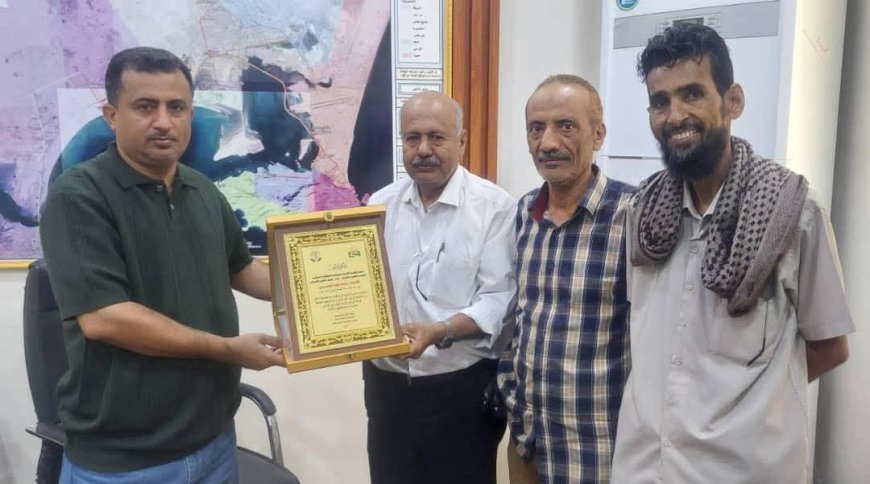 تقديرا لجهوده ودعمه المتواصل… جمعية كهرباء عدن السكنية تكرّم المهندس سالم الوليدي بدرع الوفاء