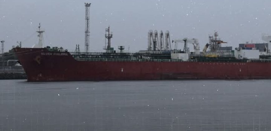 مفاجأة: الكشف عن استمرار تهريب النفط إلى عصابة الحو...ثي...