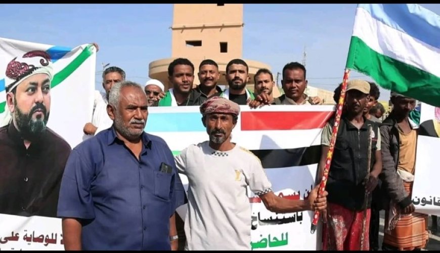 أبناء تهامة ينتفضون في وقفة جماهيرية حاشدة بمديرية الخوخة.....