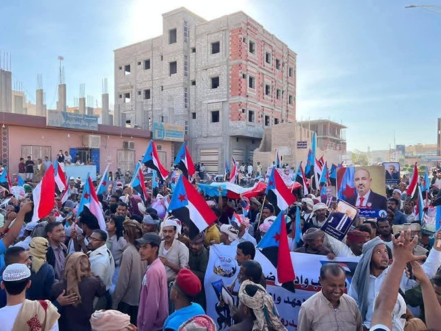 عاجل:حشود جماهيرية واسعة تحتشد في قلب سيئون تأكيدا للثبات وتجديد التفويض السياسي للمجلس الانتقالي الجنوبي 