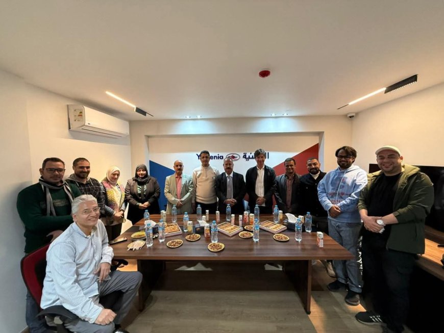 موظفو الخطوط الجوية اليمنية بالقاهرة يودّعون محسن العمري بعد تعيينه وزيرا للنقل