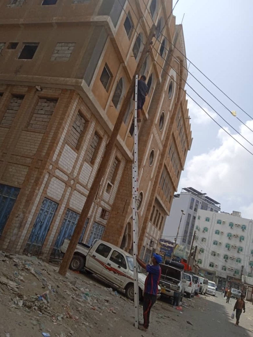 بالتزامن مع استقبال شهر رمضان… تشغيل أعمدة الإنارة في الهاشمي بمديرية الشيخ عثمان