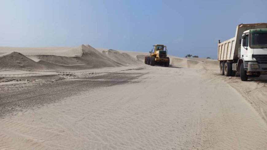 بشرى سارة لأبين.. انطلاق أعمال تأهيل خط العَلَم – دوفس بتمويل صندوق صيانة الطرق والجسور