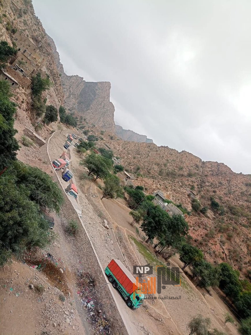 عاجل: إضراب سائقي النقل بين لحج وتعز احتجاجا على إغلاق هيجة العبد.. والطريق البديل يحصد الأرواح