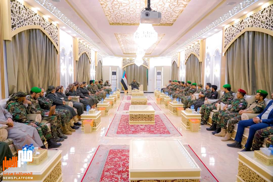 الرئيس الزُبيدي يترأس اجتماعاً موسعاً للقيادات الأمنية الجنوبية