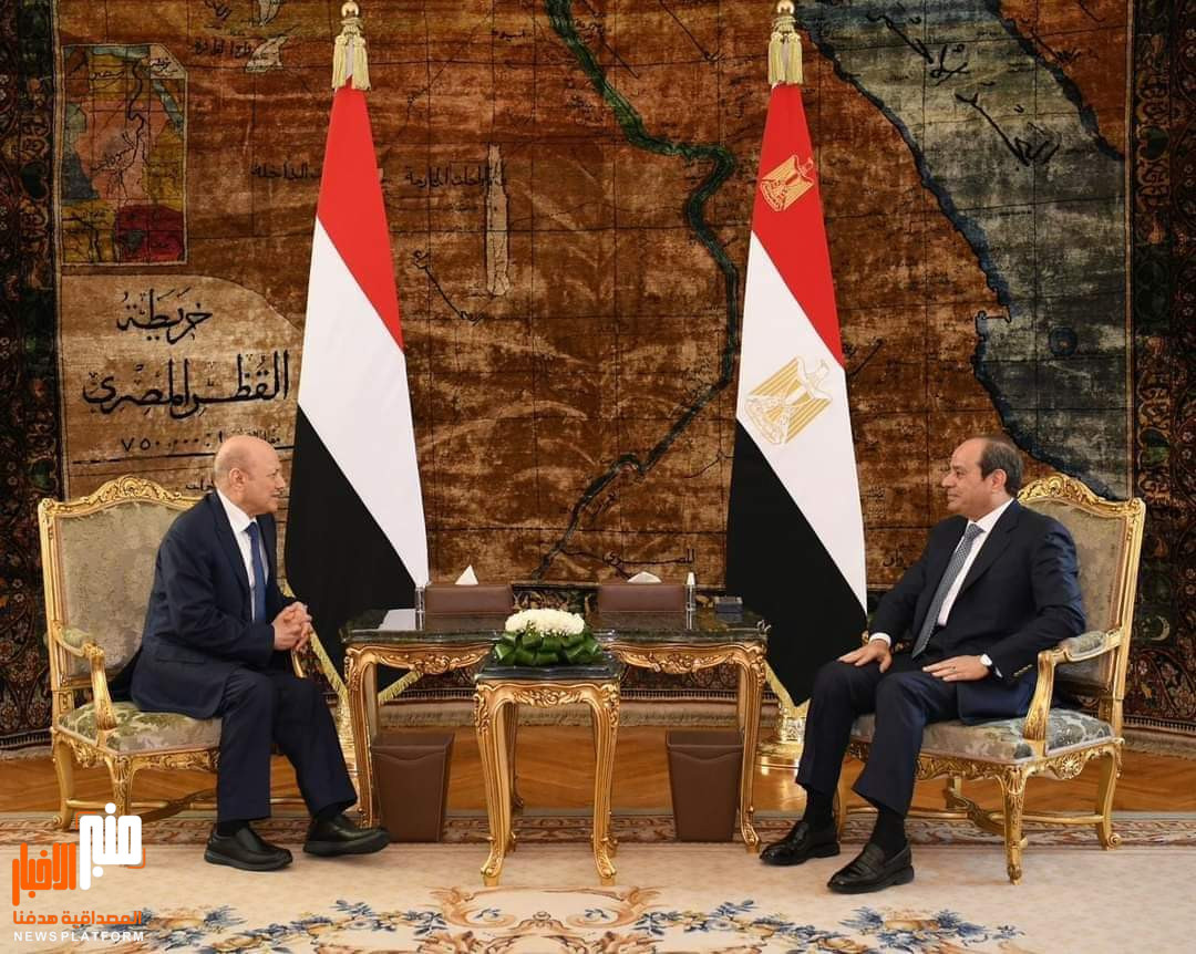 الرئيس العليمي يبحث والرئيس المصري العلاقات الثنائية بين البلدين ومستجدات اليمن والمنطقة