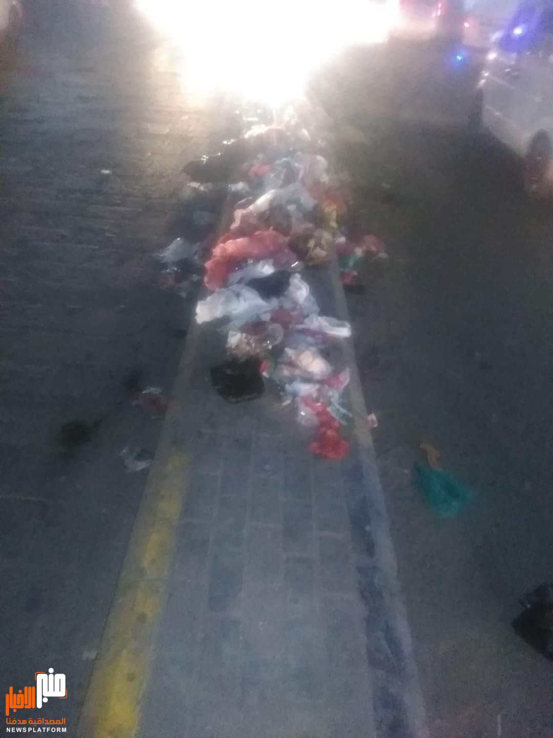 وسط تساؤلات عن دور صندوق النظافة..القمامة تغطي شارع السجن في عدن (صورة)