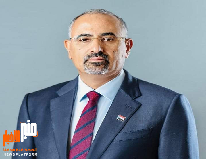 الرئيس الزُبيدي يُعزَّي في وفاة المهندس محمد عوض دباء نائب وزير الانشاءات الأسبق