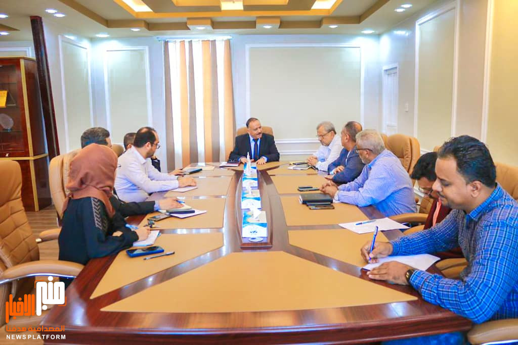 وزير النقل يلتقي قيادة شركة الخطوط الجوية اليمنية