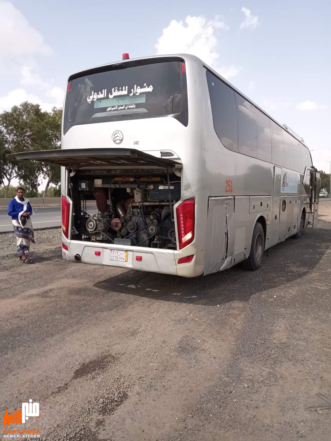عاجل : بسبب الإهمال.. ركاب يمنيين في قارعة الطريق بالطائف (صورة)
