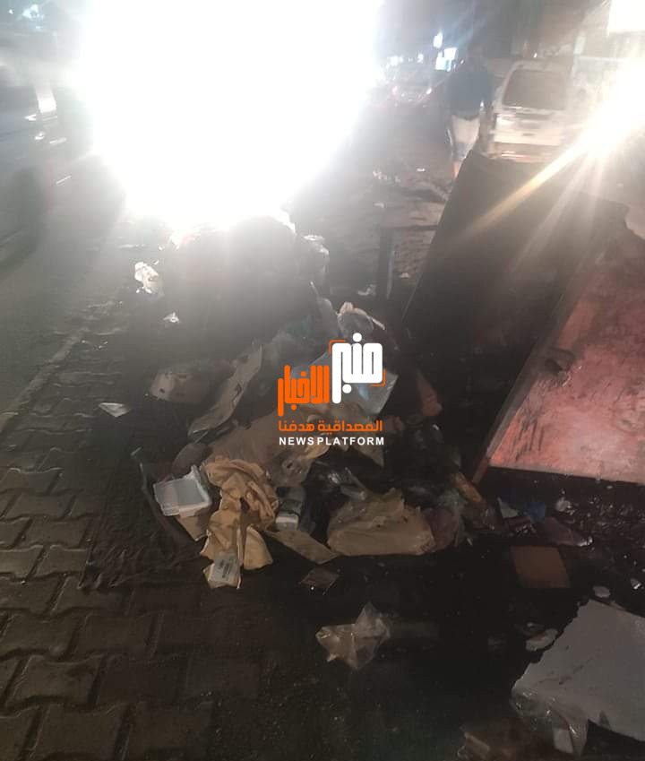 تكدس للقمامة في شارع عبدالقوي في عدن (صورة)