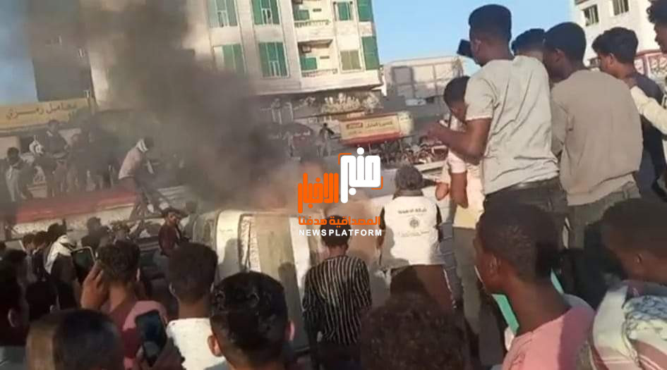 عاجل : اندلاع حريق هائل داخل باص في عدن (صورة أولية)