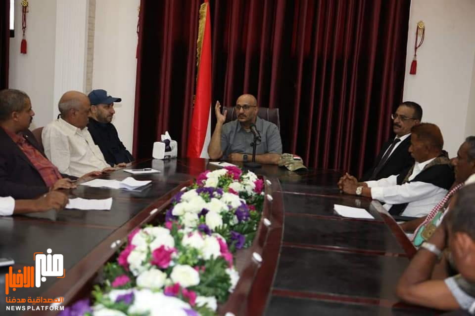 العميد طارق صالح يلتقي رئاسة وأعضاء المجلس المحلي للمخا