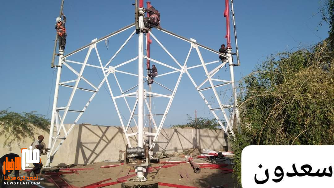 البدء بتركيب برج جديد لشبكة يمن موبايل في الخوخة