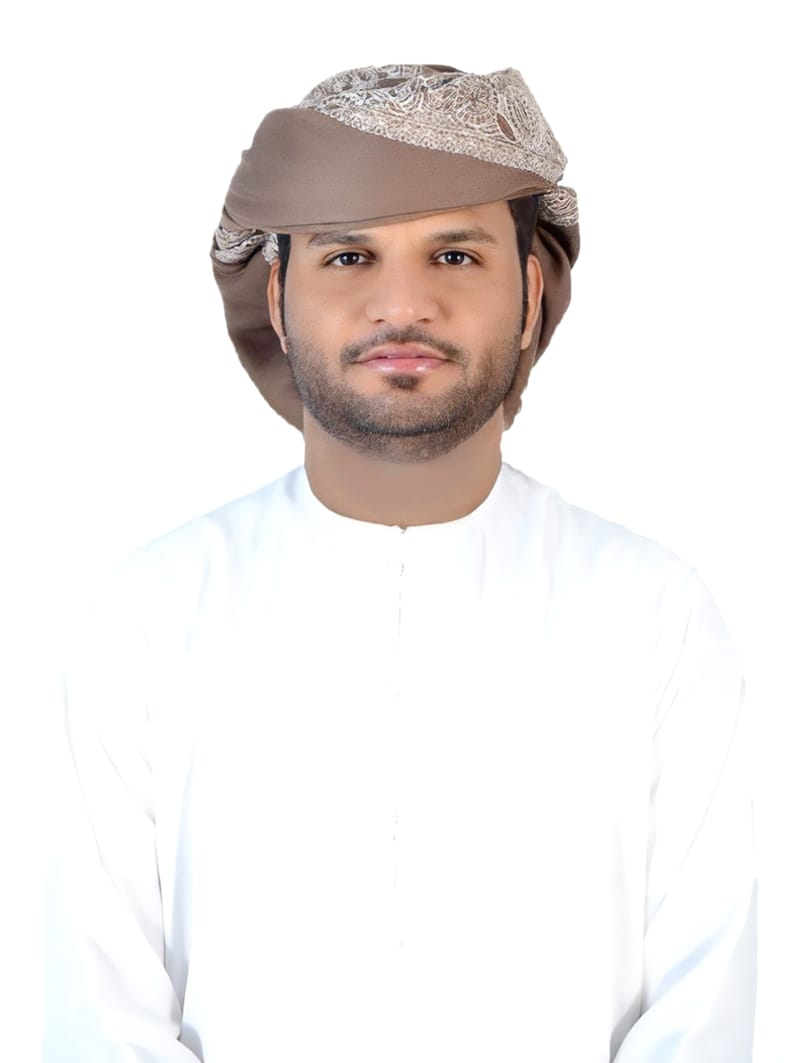 الشاعر: أحمد علي المقبالي