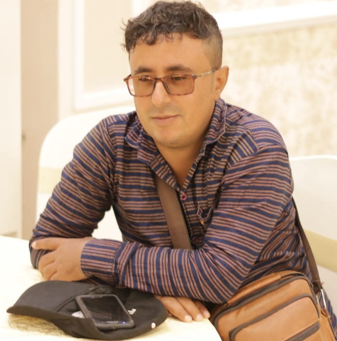 حين تُرفع القبعة احتراما… تُرفع لمن يصنع التنمية ولا يكتفي بالكلام عنها