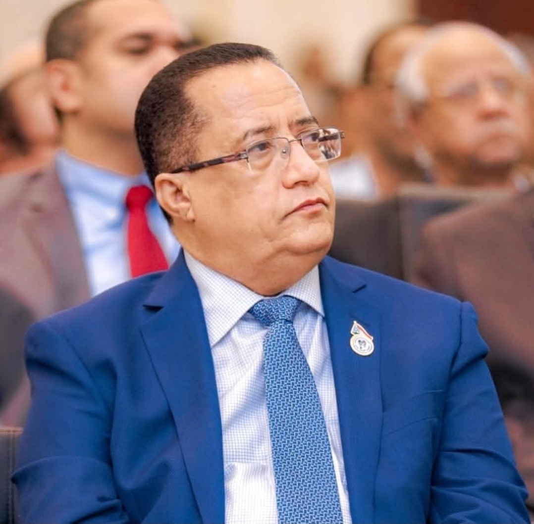 عندما تتقدّم البندقية لحماية الأرض… تتراجع الأقلام، ويبقى صوت الحق وإرادة الشعب هما القوة الحاسمة